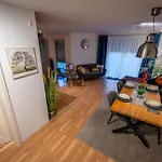Grosszuegiges Neubau-haus Nahe Vw Wolfsburg I Perfekt Fuer Monteure, Teams Und Reisegruppen I Bis 19 Personen In 3 Haeusern I Parkplatz I Rechnung Mit Mwst