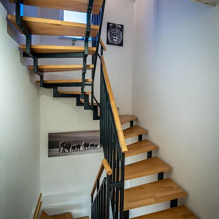 Privates Team-haus Nahe Vw Wolfsburg I 4-5 Schlafzimmer, Einzelbetten, Perfekt Fuer Monteure, Teams Und Reisegruppen I Parkplatz I Rechnung Mit Mwst بيت للعطل *