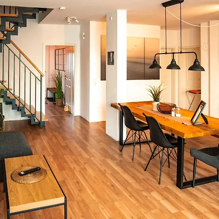 Privates Team-haus Nahe Vw Wolfsburg I 4-5 Schlafzimmer, Einzelbetten, Perfekt Fuer Monteure, Teams Und Reisegruppen I Parkplatz I Rechnung Mit Mwst Calberlah