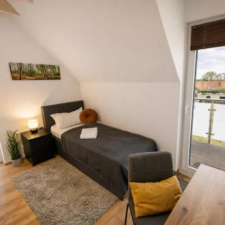 Privates Team-haus Nahe Vw Wolfsburg I 4-5 Schlafzimmer, Einzelbetten, Perfekt Fuer Monteure, Teams Und Reisegruppen I Parkplatz I Rechnung Mit Mwst *